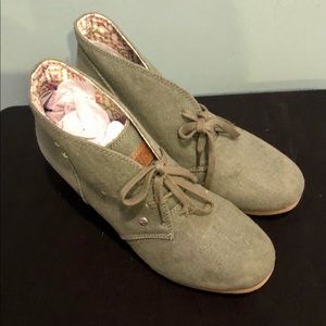 MadLove Canvas Olive Green Wedge Bootie SZ 11